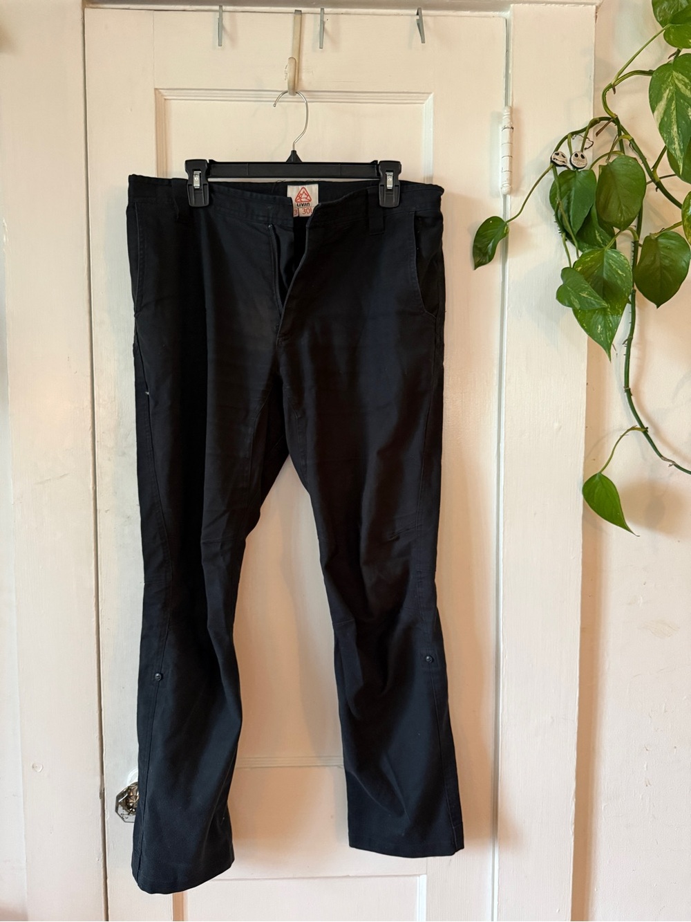 LIVSN 33 x 30 L Black Straight-Leg Pants